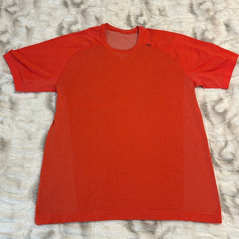 Lululemon tshirt